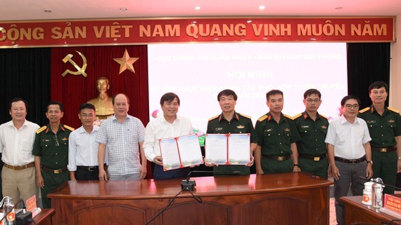 SGGP Newspaper, Military Region 7 sign cooperation agreement on propaganda ảnh 1