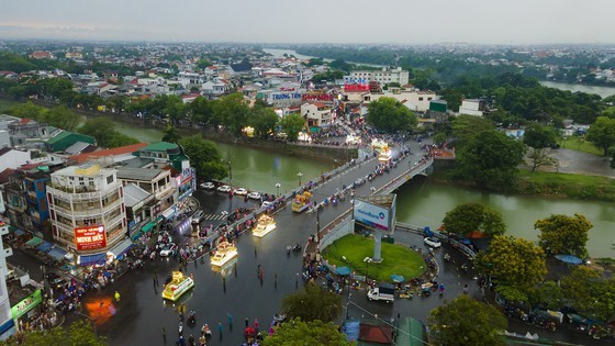 Grand ceremony marking Lord Buddha’s 2566th birthday held in Hue ảnh 2