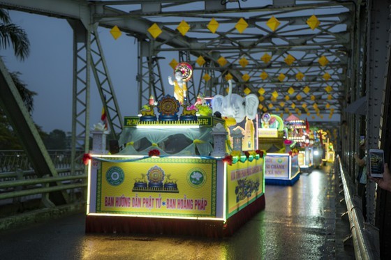Grand ceremony marking Lord Buddha’s 2566th birthday held in Hue ảnh 6
