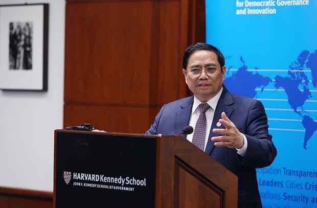 PM talks about independent, self-reliant economy at Harvard Kennedy School ảnh 1