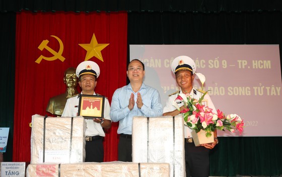 HCMC’s delegation concludes visit to Truong Sa archipelago, DK1 platform ảnh 2