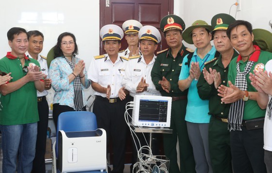 HCMC’s delegation concludes visit to Truong Sa archipelago, DK1 platform ảnh 6