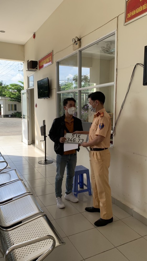 HCMC: License plate grant, vehicle registration at commune-level police stations ảnh 9