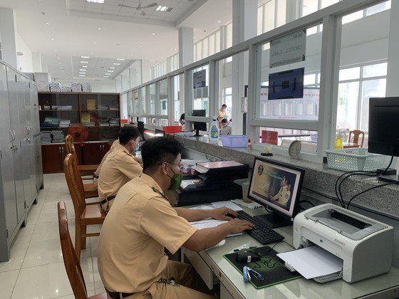 HCMC: License plate grant, vehicle registration at commune-level police stations ảnh 3