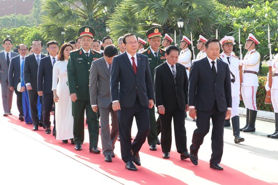 High-ranking delegation of HCMC visits Laos ảnh 8
