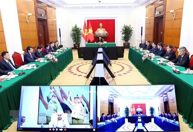 Vietnamese, Cuban Party officials hold talks ảnh 2