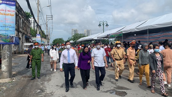 First floating fruit week opens in HCMC’s District 8 ảnh 2