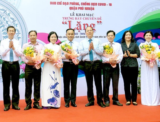 Phu Nhuan presents exhibition looking back at fight against Covid-19 in HCMC ảnh 1