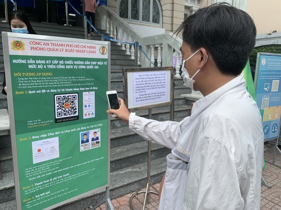 HCMC temporarily suspends issuing common passports ảnh 1