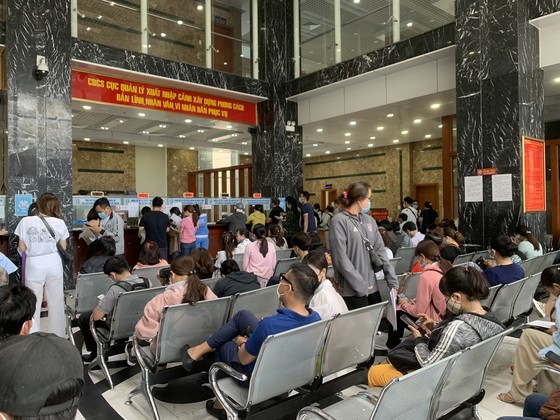 HCMC temporarily suspends issuing common passports ảnh 6