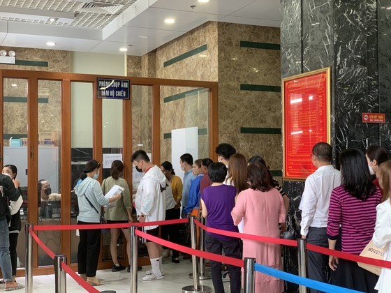 HCMC temporarily suspends issuing common passports ảnh 7