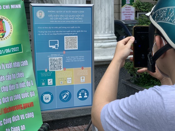 HCMC temporarily suspends issuing common passports ảnh 3