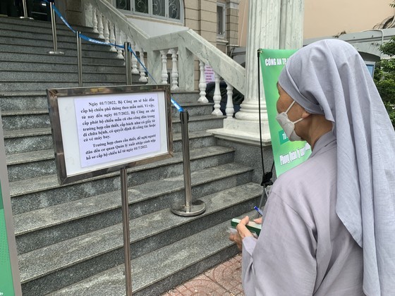 HCMC temporarily suspends issuing common passports ảnh 2