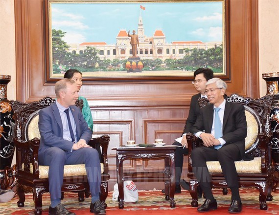 UK's finance, banking institutions want to participate in Vietnam's projects ảnh 1