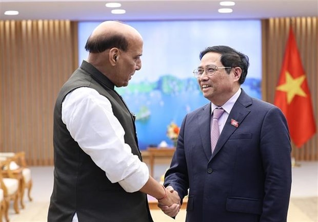 PM hosts visiting Indian defense minister ảnh 1