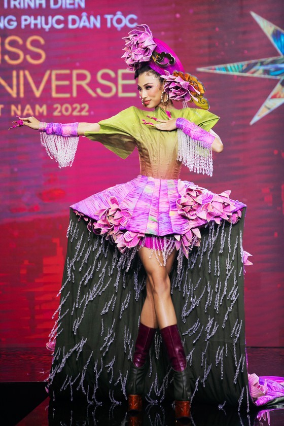 Winner of design contest seeking national costume for Miss Universe revealed ảnh 17