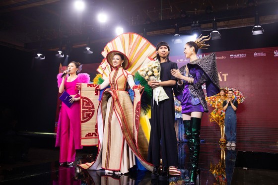 Winner of design contest seeking national costume for Miss Universe revealed ảnh 1