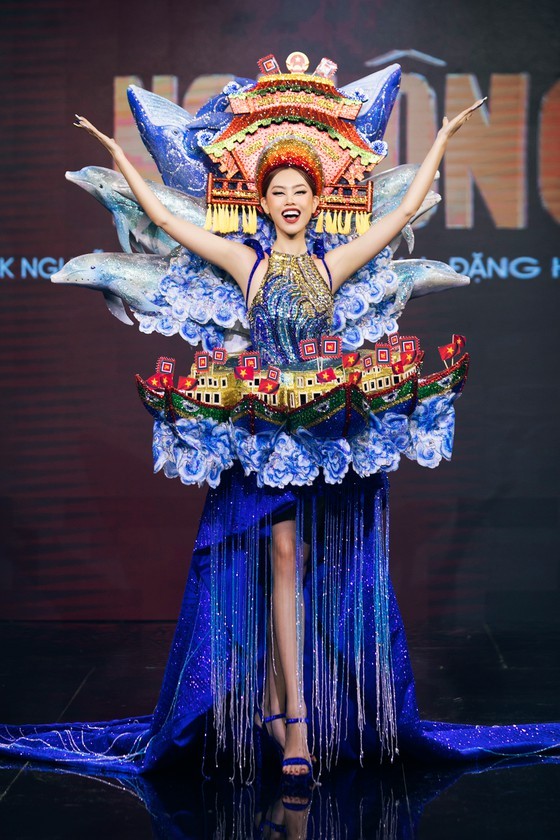 Winner of design contest seeking national costume for Miss Universe revealed ảnh 7