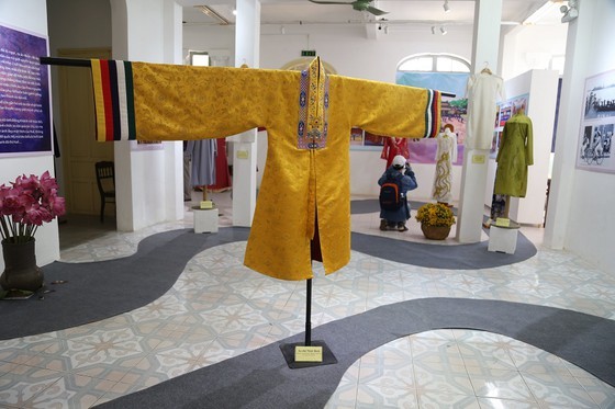 Exhibition honoring Ao Dai of Hue ancient imperial city opens ảnh 4
