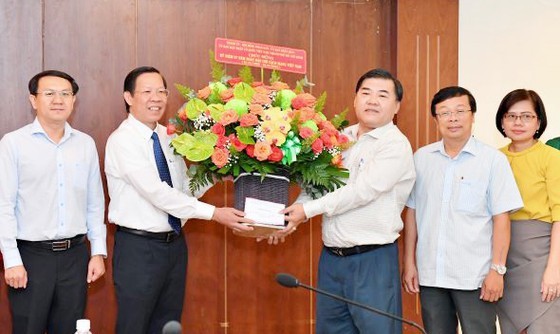 HCMC leader extends greetings to press agencies ảnh 1