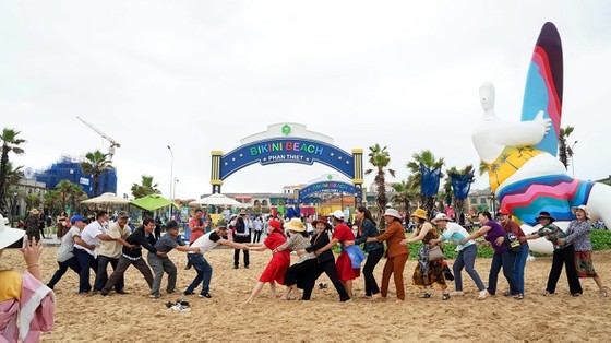 Summer vacation, boom time for travel industry ảnh 1