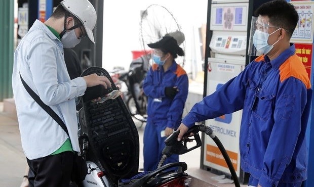 Retail petrol prices up slightly in latest adjustment ảnh 1
