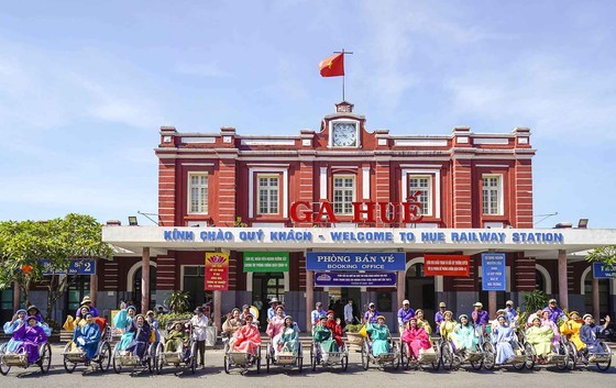 Grand Opening Ceremony of Hue Festival 2022 officially held ảnh 12