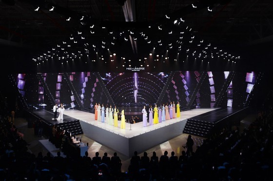 Ngoc Chau crowned Miss Universe Vietnam 2022 ảnh 6