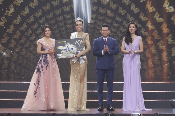 Ngoc Chau crowned Miss Universe Vietnam 2022 ảnh 4