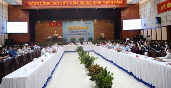 HCMC’s District 7 organizes seminar seeking development strategy ảnh 2