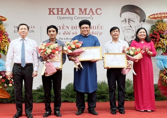 Photo exhibition marks poet Nguyen Dinh Chieu’s 200th birth anniversary ảnh 2