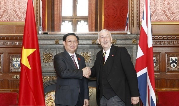 Vietnamese top legislator holds talks with British lower house speaker ảnh 1