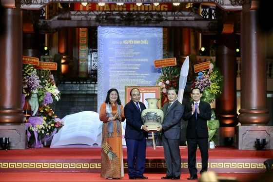 Ben Tre organizes ceremony marking poet Nguyen Dinh Chieu’s 200th birthday ảnh 3
