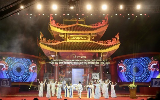 Ben Tre organizes ceremony marking poet Nguyen Dinh Chieu’s 200th birthday ảnh 4