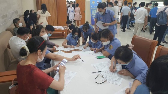 Covid-19 booster vaccination campaign launched ảnh 2