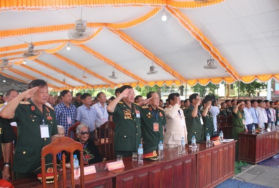 Quang Tri organizes ceremony to pay tribute to fallen soldiers ảnh 1