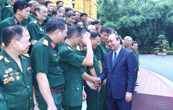 President meets war veterans of Vi Xuyen Front ảnh 1