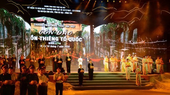Concert commemorating war invalids, martyrs day held on Con Dao Island ảnh 1