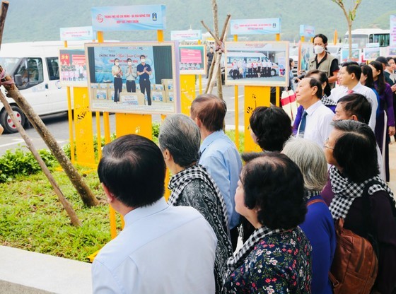 Exhibition on achievements of HCMC, Ba Ria-Vung Tau opens on Con Dao Island ảnh 2