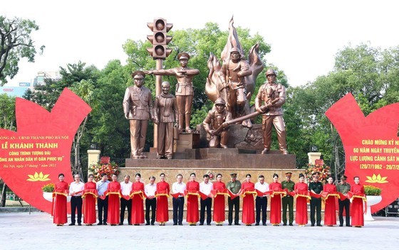 60th anniversary of Traditional Day of People's Police Force celebrated in Hanoi ảnh 4