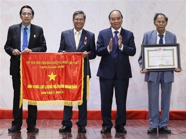 Hero of People's Armed Forces title awarded to Zone 5’s Civil Medicine Division ảnh 1