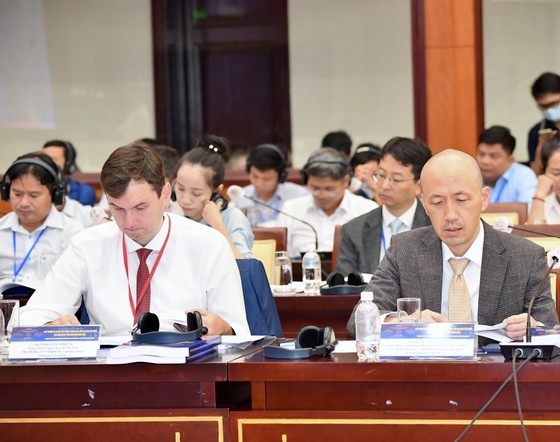 Breakthroughs needed to complete industrialization, modernization policies ảnh 6