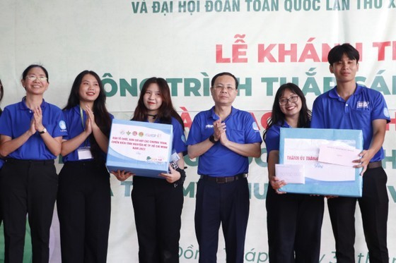 HCMC’s leaders visit volunteers in Dong Thap’s front ảnh 5