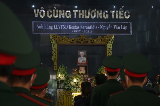 Hero Kostas Sarantidis - Nguyen Van Lap laid to rest in Da Nang ảnh 2