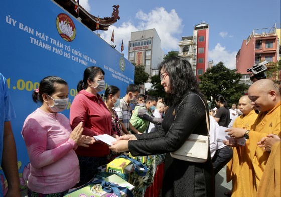 HCMC holds requiem to commemorate Covid-19 victims ảnh 6