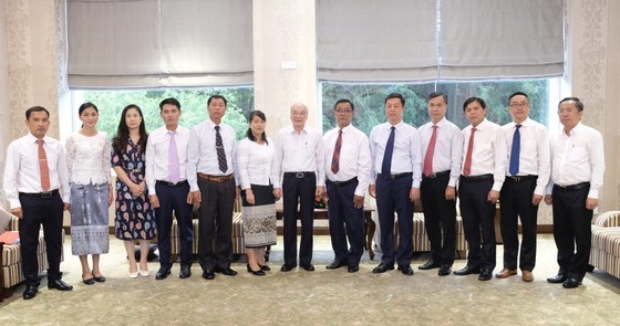 HCMC’s leaders receive Laotian magazine’s representatives ảnh 4