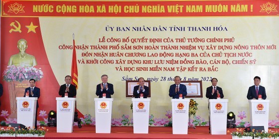 President Nguyen Xuan Phuc attends events in Thanh Hoa province ảnh 1