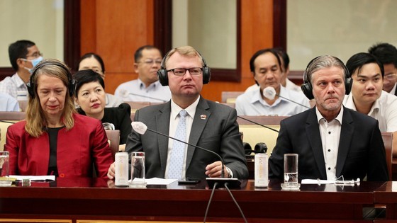 HCMC holds dialogue between municipal government, businesses ảnh 6