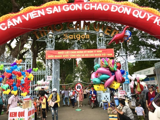 Sai Gon zoo receives over 45,000 visitors on national holidays ảnh 1