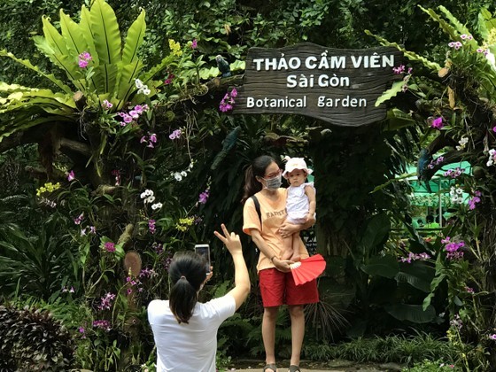 Sai Gon zoo receives over 45,000 visitors on national holidays ảnh 4